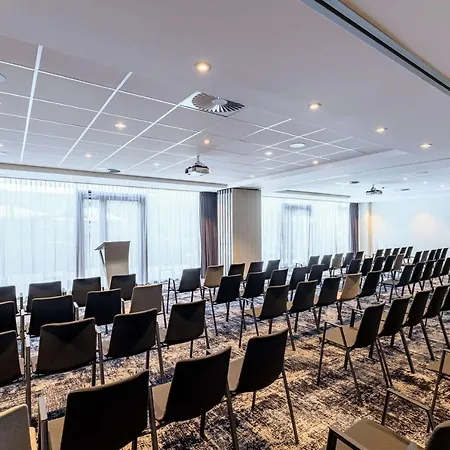Radisson Berchem מלון 4*